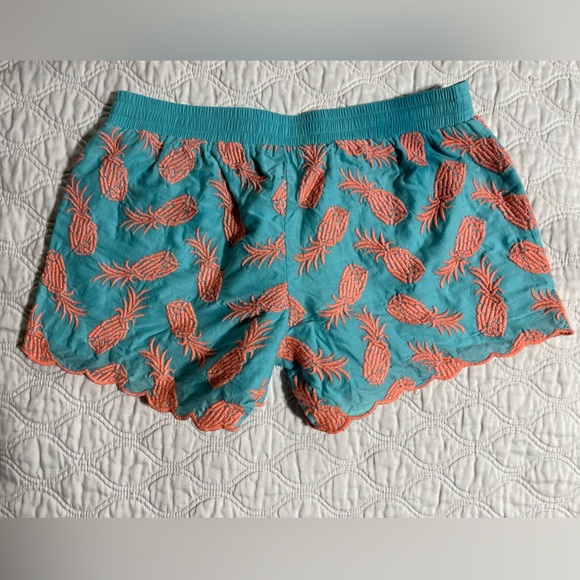 LILLY PULITZER-Pineapple Baybreeze Shorts
Embroidered - Picture 3 of 5